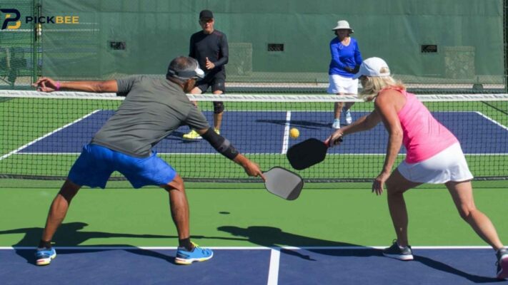 Đánh pickleball đôi nên đứng ở đâu trên sân