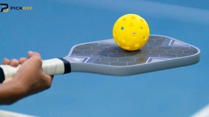 Vợt pickleball nhẹ hay nặng tốt hơn cho người chơi